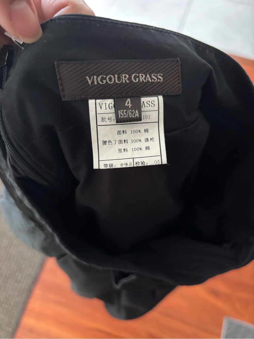 Black A-Line Skirt with Bow Detail - size 4 - Picture 2 of 2